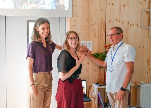 © Foto: Bernhard Bailer, Gernot Bluemel Von links nach rechts: Verena Resch, von der Servicestelle NÖ, Treffpunkt Bibliothek, Irina Blümel-Kolck, Leiterin der Bücherei und Inhaberin der erlesenen Buchhandlung, sowie Gernot Blümel